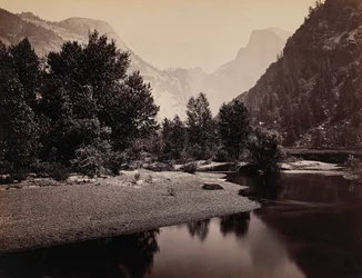 Vue lointaine des dômes, vallée de Yosemite, Californie